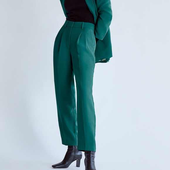 Aritzia Pants - ARITZIA Wilfred Carrot Pant in Green